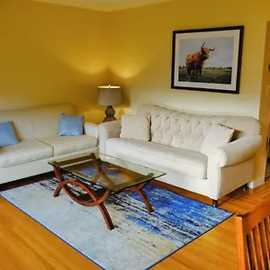 Apartment Spacious 15mins To Downtown, Vancouver