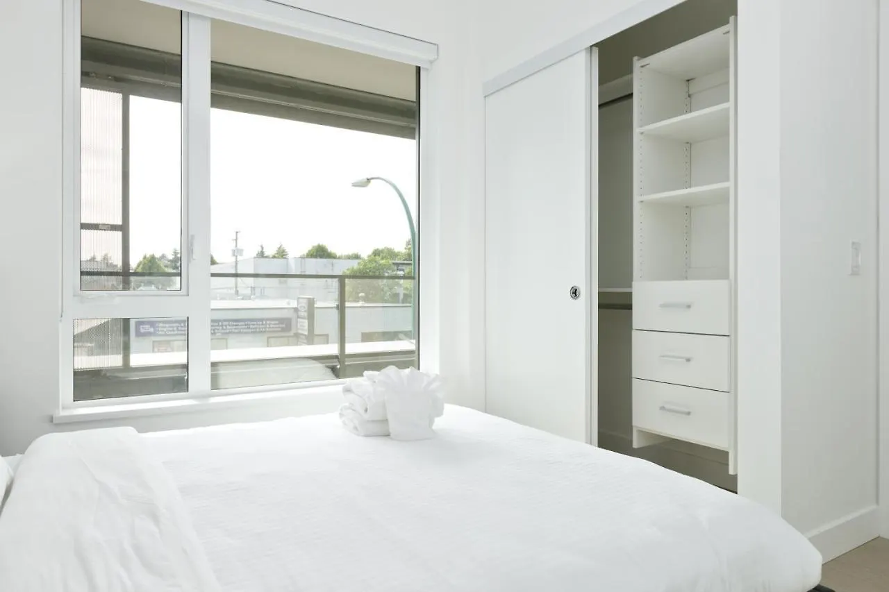 Cozy 2-Bedroom Condo In Vancouver 0*,
