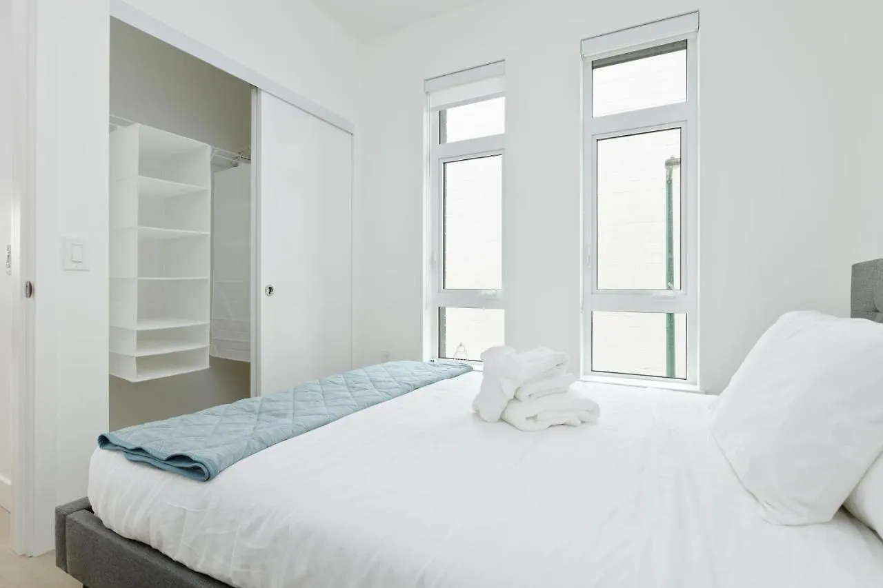 Cozy 2-Bedroom Condo In Vancouver 0*,  Canada