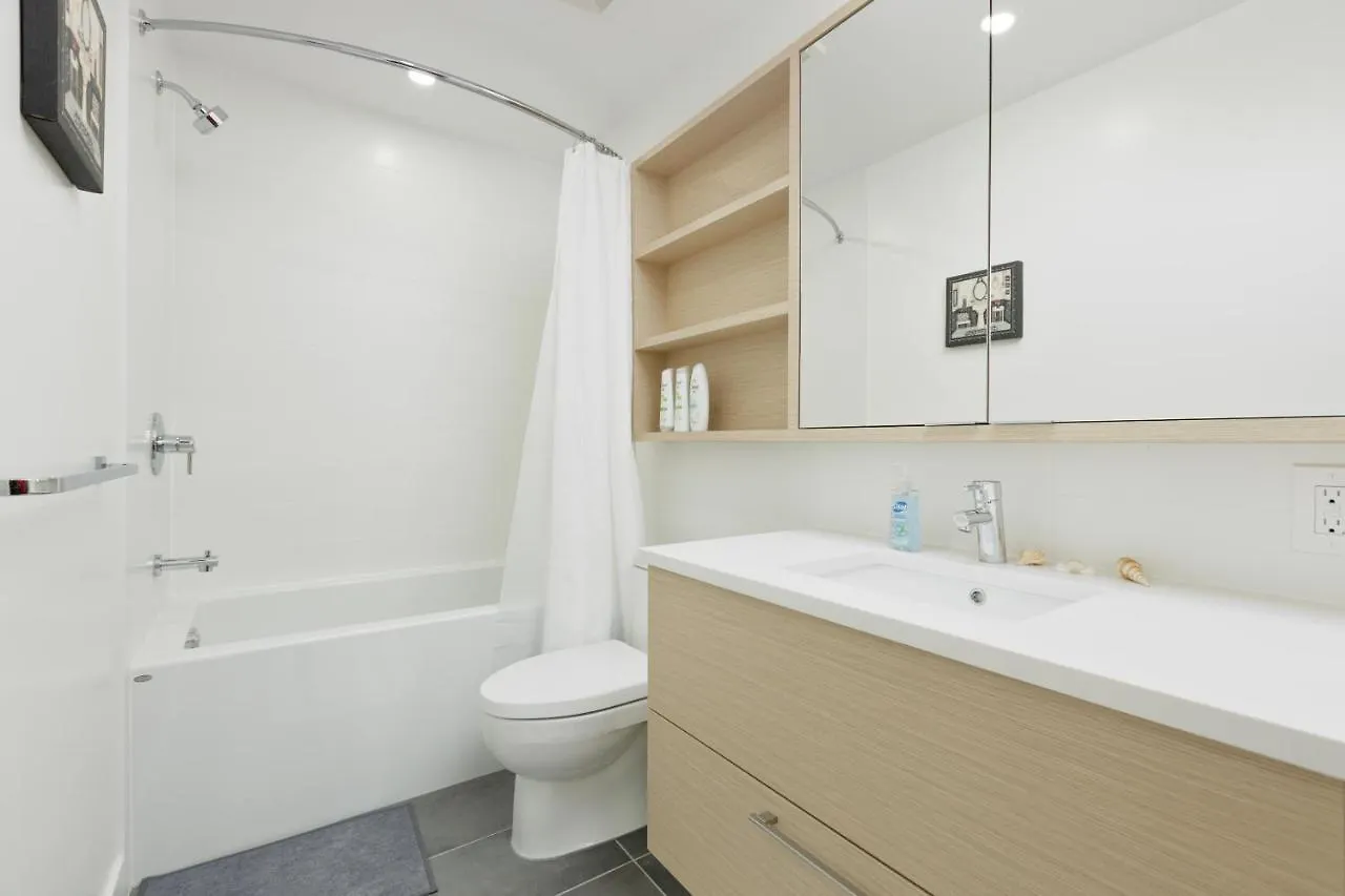 Apartment Cozy 2-Bedroom Condo In Vancouver Canada