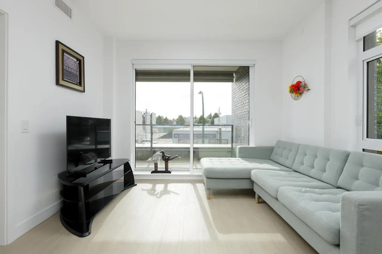 Cozy 2-Bedroom Condo In Vancouver